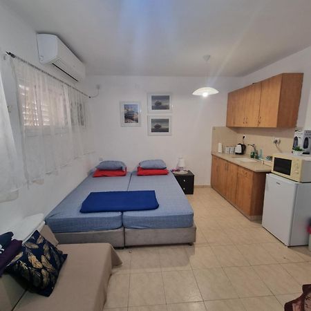 Villa Nadia Hosting Dead Sea Neve Zohar Exterior foto